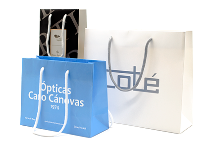 Bolsas personalizadas para comercios y tiendas, gran selección en bolsas de tela, bolsas de plastico y bolsas de papel. Bolsas con materiales reciclados.